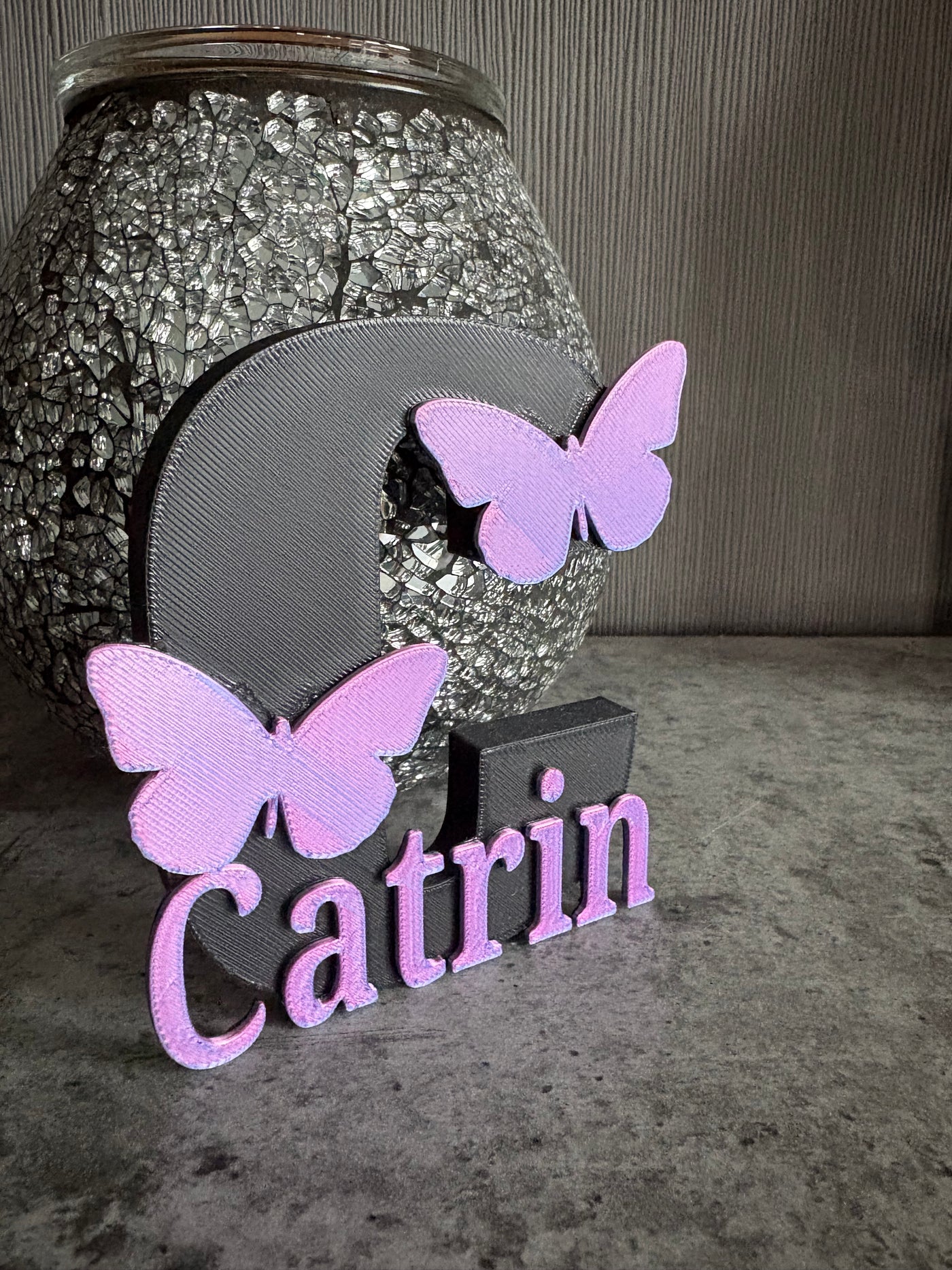 🦋 Personalisierter Buchstabe mit Schmetterlingen – Wunschname