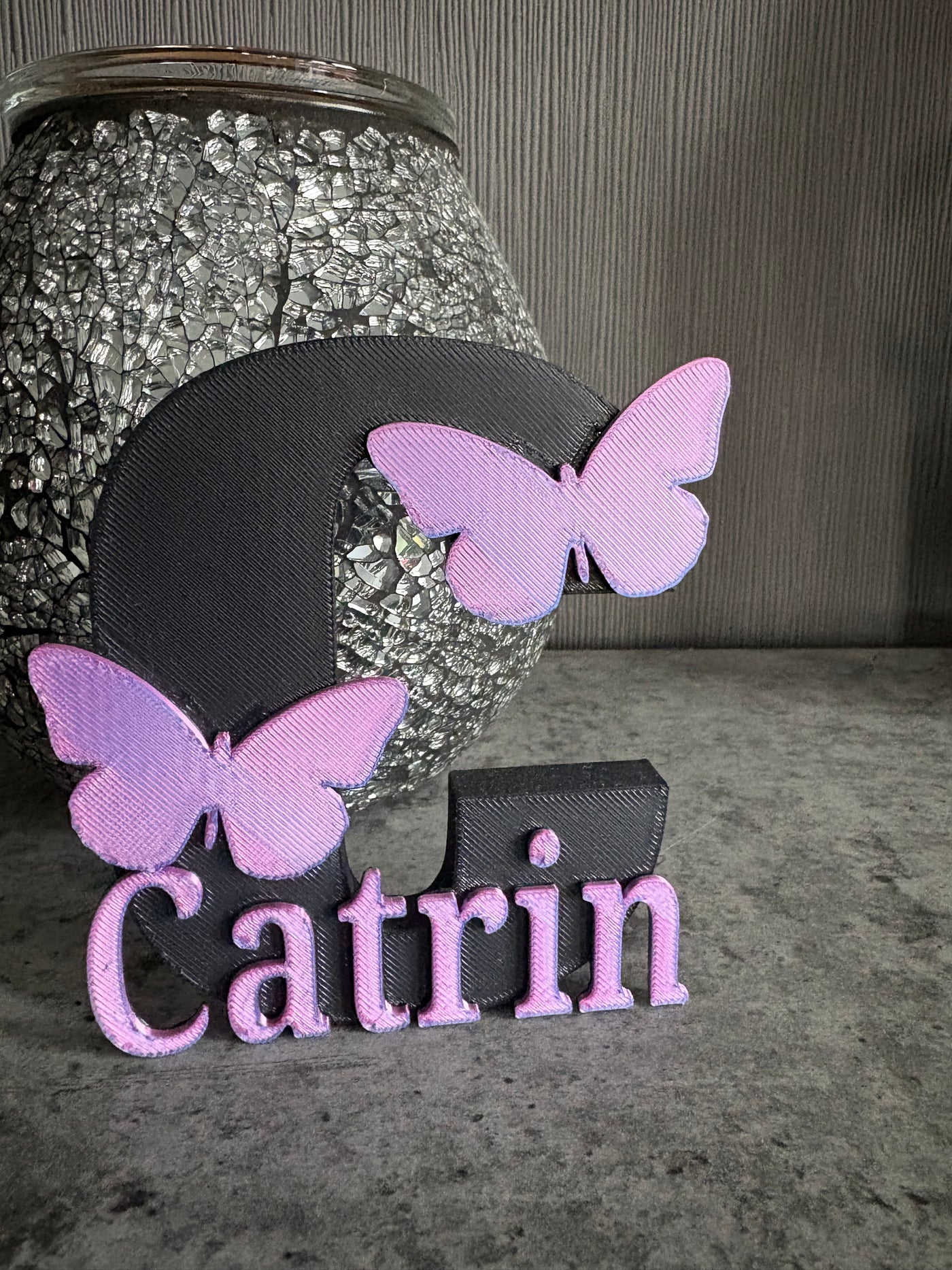 🦋 Personalisierter Buchstabe mit Schmetterlingen – Wunschname